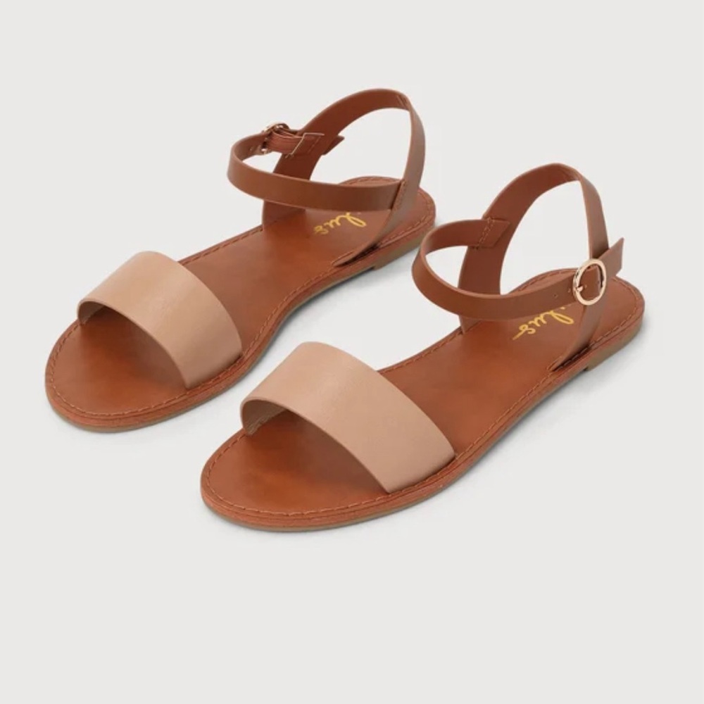 Lulu’ sandals 5.5